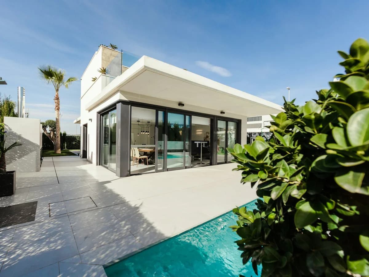 Golf Estate Crown facade