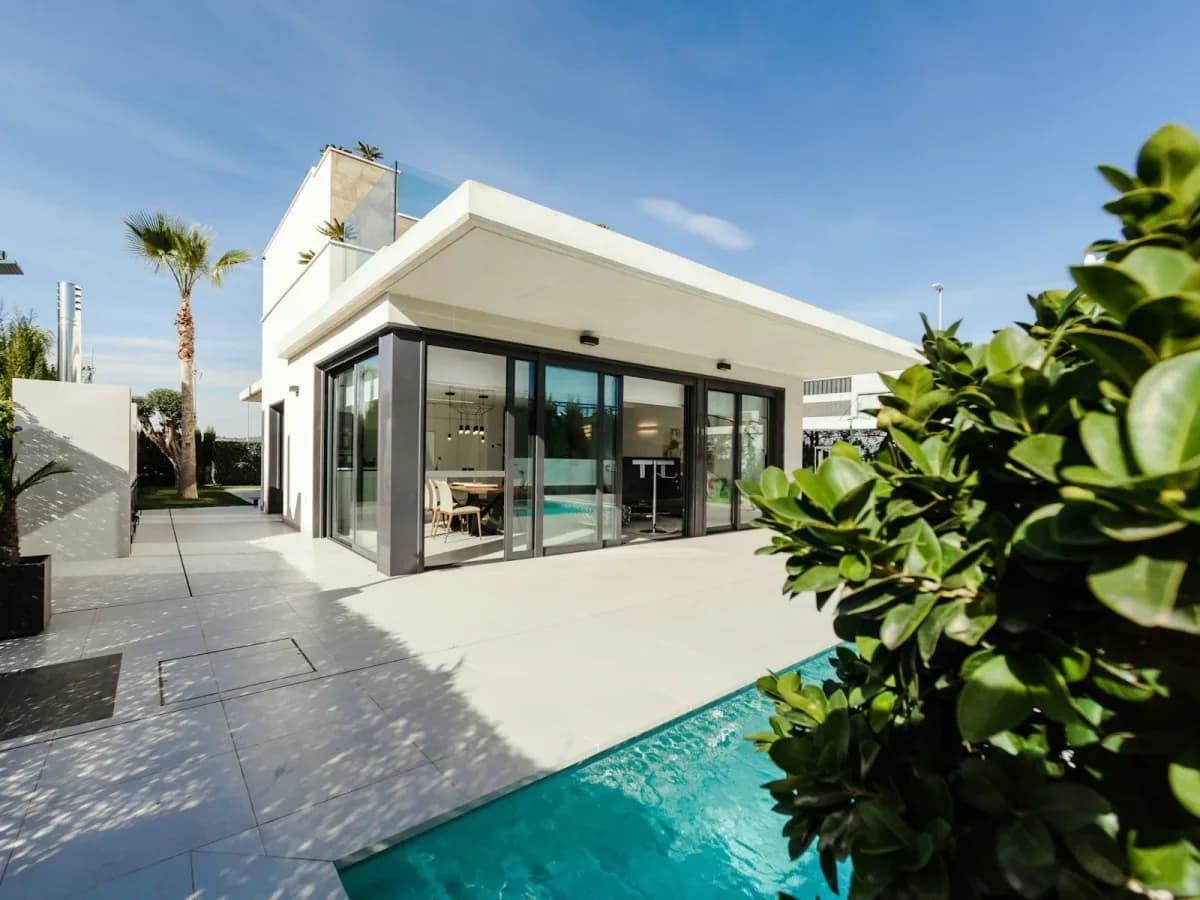 Golf Estate Crown facade