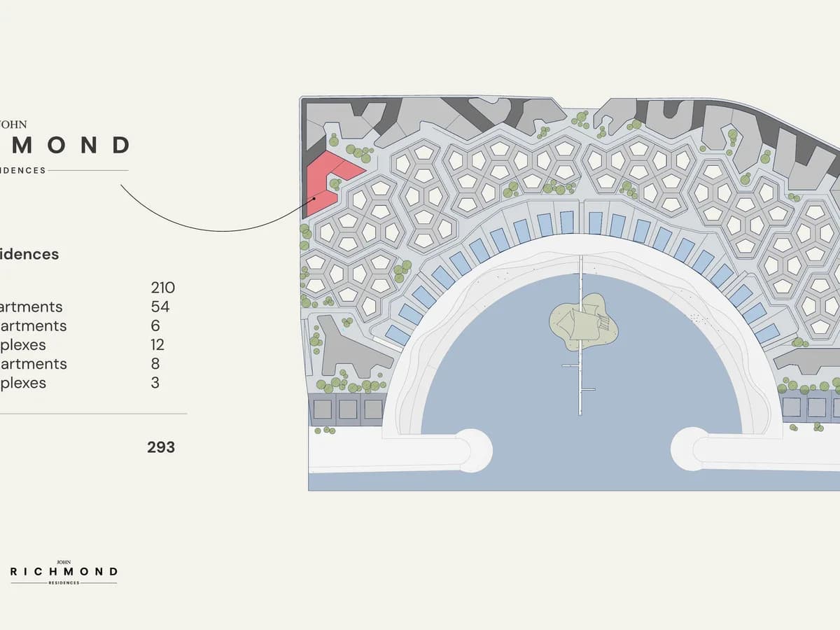 Mira Coral Bay site plan with the Richmond Residences plot highlighted in red at the north-west corner, next to the unit mix table (293 units)